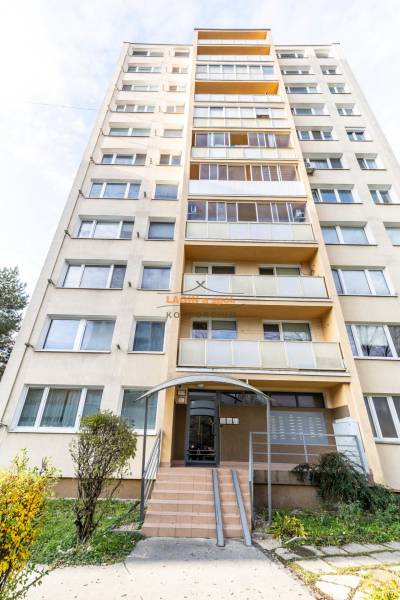 Kosmos - Polovnicka 32.jpg