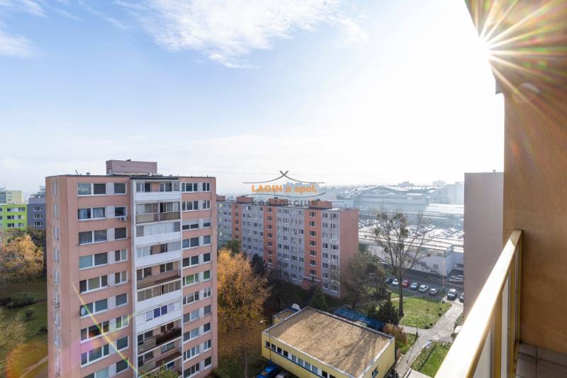 Kosmos - Polovnicka 25.jpg