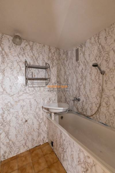 Kosmos - Polovnicka 21.jpg