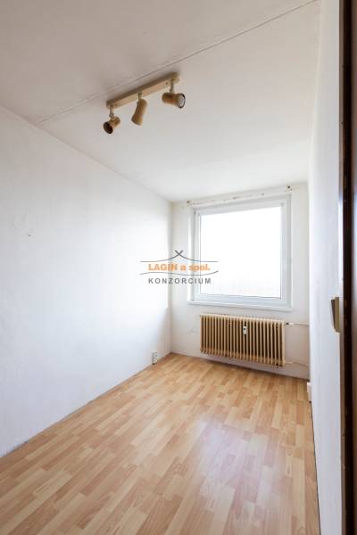 Kosmos - Polovnicka 02.jpg