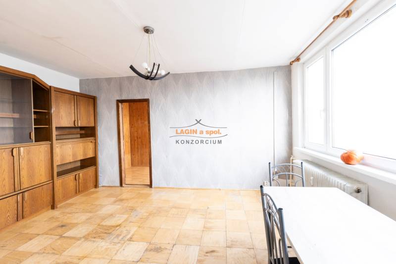 Kosmos - Polovnicka 12.jpg